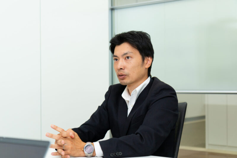 両社の理想的な関係性を語る鈴木さん
